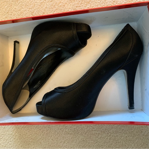 Red Carpet Collection Women’s Dress Shoes - Picture 5 of 7